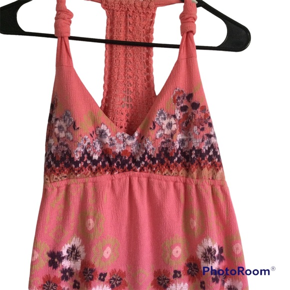 Coral V-Neck And Crochet Back Top Size Medium - Picture 2 of 5